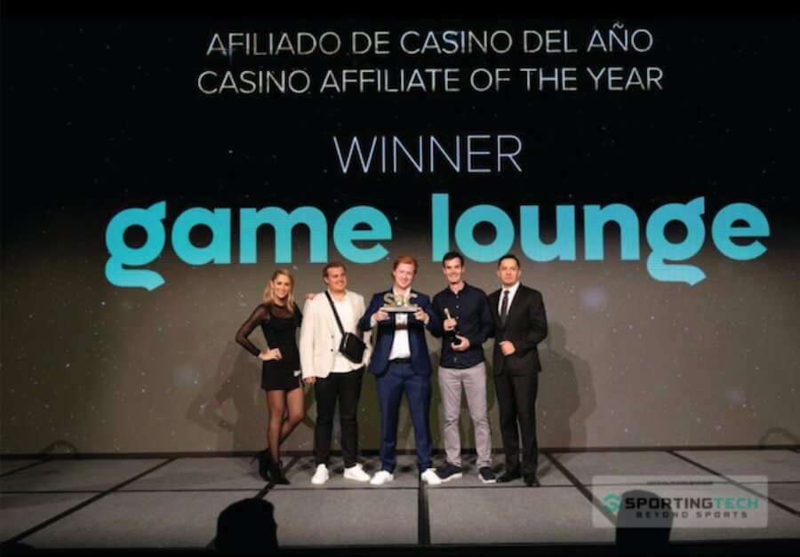 Equipo de Game Lounge recibe el premio a Afiliado de Casino del Año - SBC Latinoamérica 2024