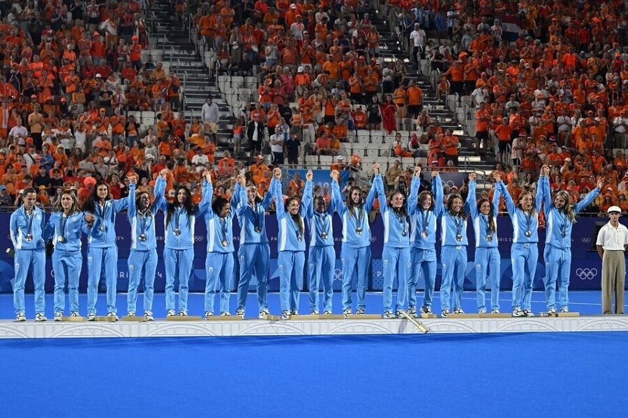 Las Leonas en el podio París 2024